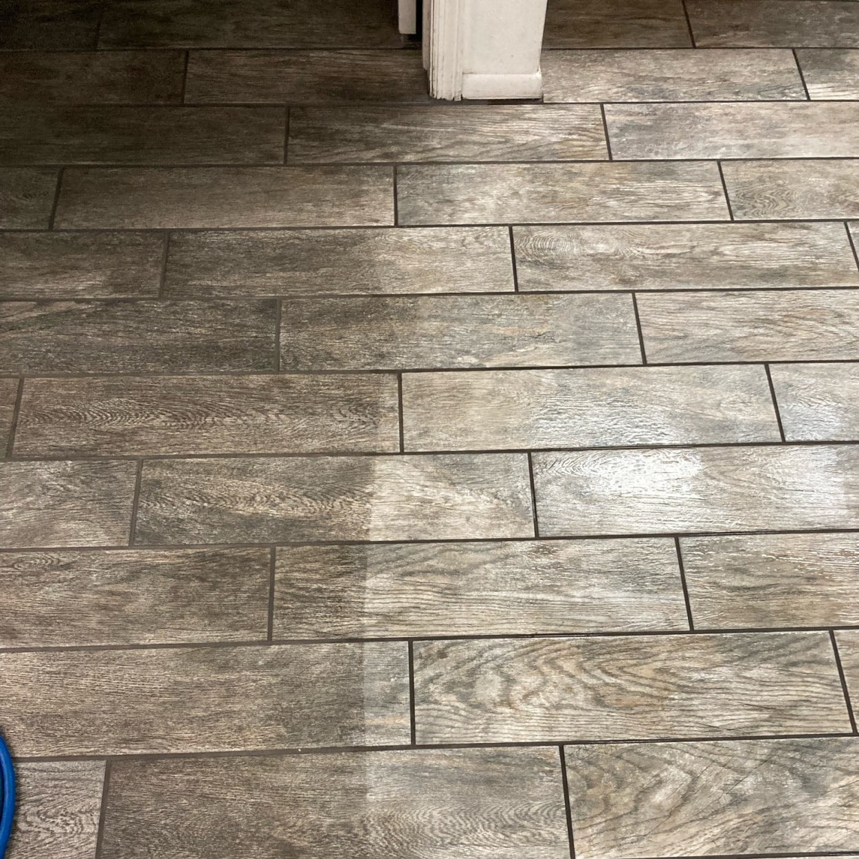 https://cdn.renewcleaningservices.net/wp-content/uploads/2021/09/tile-grout-floor-cleaning-phoenix.jpg